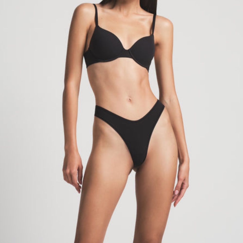 SKIMS NWT Fits Everybody T-Shirt Demi Bra 38D Onyx